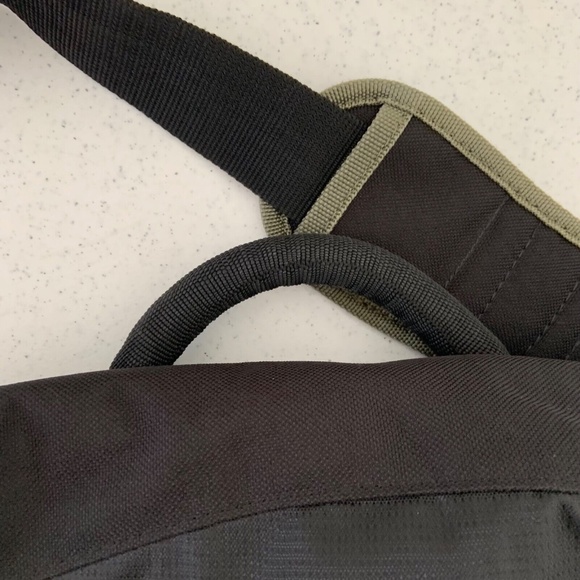 Targus Incognito Messenger Laptop Notebook Shoulder Bag Black - Picture 16 of 16